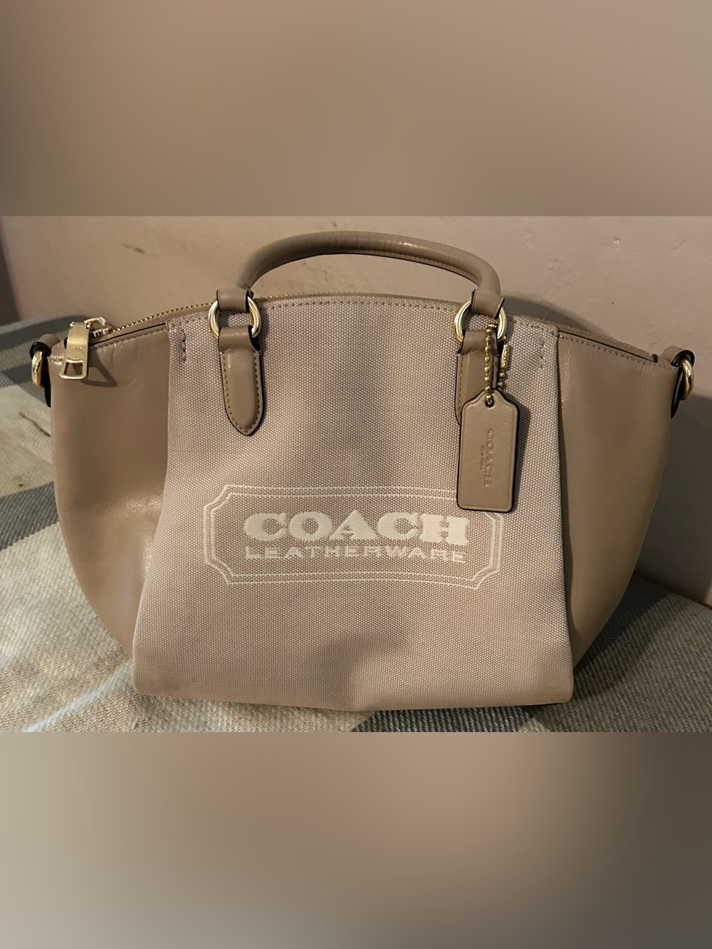 Coach woman’s Brown Leather Accent Handbag Purse Tan Interior